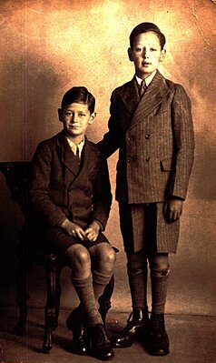 Manfred und Siegfried Lindenbaum in England, um 1942.